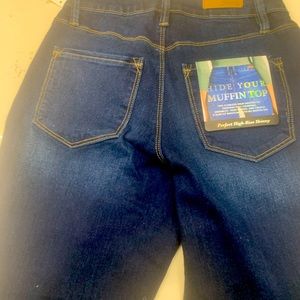 Brand New high rise skinny jeans, with slim fit waistline